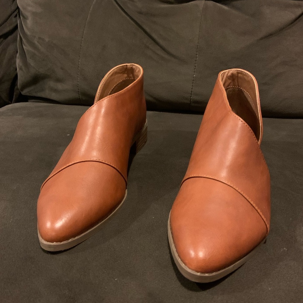NWOT Universal Threads Women’s Slip on Shoes